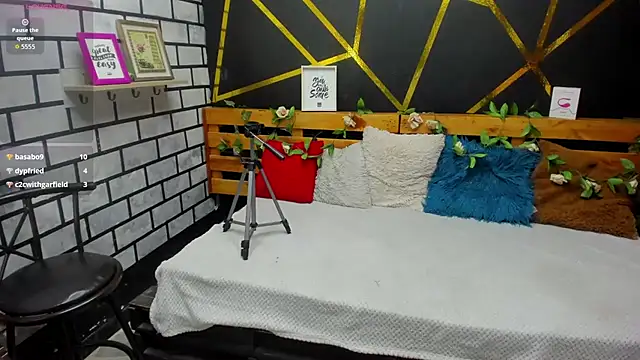 olivia willd online show from 03-12-26, 01:11