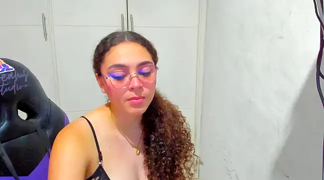 Lily anal squirt  online show from 12-31-24, 12:00