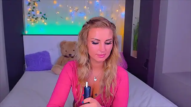  UrLexxly online show from 11-23-25, 04:33