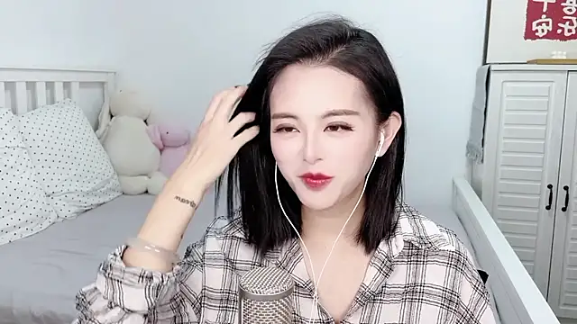 XINXINh online show from 02-13-25, 03:18