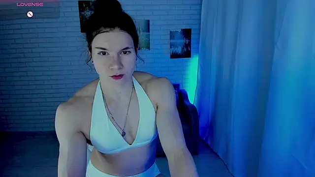 Snapshot of Lisa_Ray chatting on 06-18-26, 09:31 Lisa Ray online show from 06-18-26, 09:31