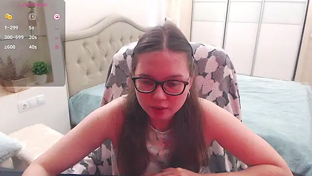 Snapshot of Cutie_Emily chatting on 10-19-25, 03:04 Cutie Emily online show from 10-19-25, 03:04