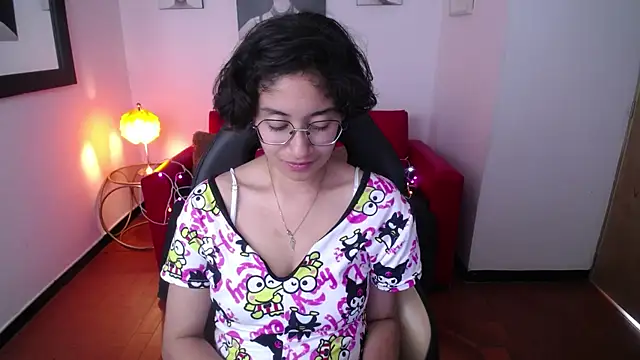 Snapshot of Lili_Gomez_ chatting on 02-15-25, 07:50 Lili Gomez online show from 02-15-25, 07:50