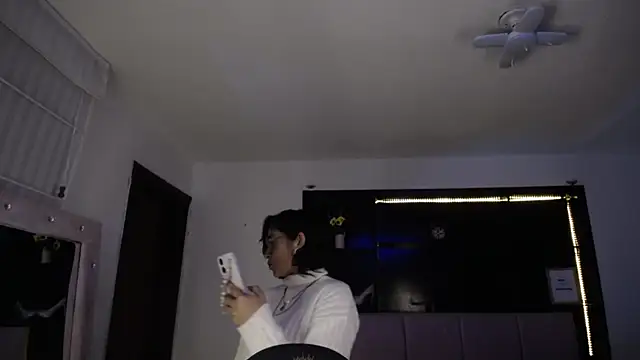 Snapshot of Lili_Gomez_ chatting on 09-18-25, 02:09 Lili Gomez online show from 09-18-25, 02:09