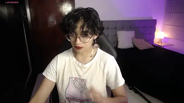 Snapshot of Lili_Gomez_ chatting on 10-16-25, 02:14 Lili Gomez online show from 10-16-25, 02:14