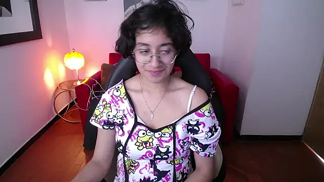 Snapshot of Lili_Gomez_ chatting on 02-15-25, 04:45 Lili Gomez online show from 02-15-25, 04:45