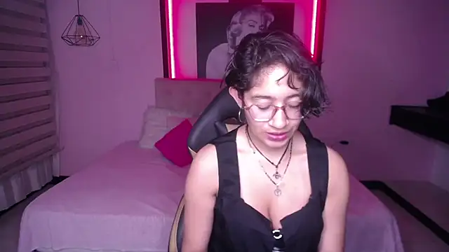 Snapshot of Lili_Gomez_ chatting on 09-22-25, 12:44 Lili Gomez online show from 09-22-25, 12:44