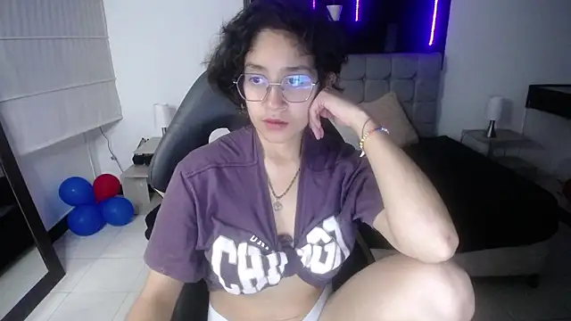 Snapshot of Lili_Gomez_ chatting on 03-06-25, 01:46 Lili Gomez online show from 03-06-25, 01:46