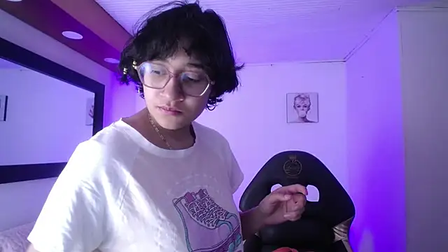 Lili Gomez  online show from 11-12-25, 01:04