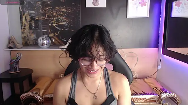 Snapshot of Lili_Gomez_ chatting on 10-21-25, 01:43 Lili Gomez online show from 10-21-25, 01:43