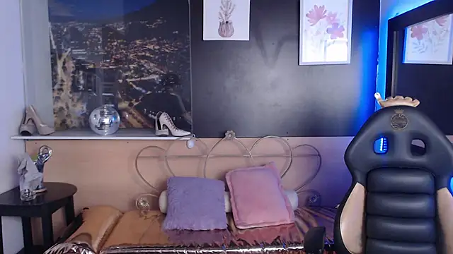 Snapshot of Lili_Gomez_ chatting on 10-20-25, 01:22 Lili Gomez online show from 10-20-25, 01:22