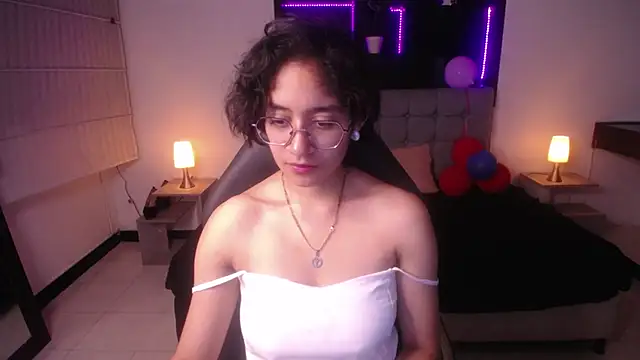 Snapshot of Lili_Gomez_ chatting on 03-02-25, 01:20 Lili Gomez online show from 03-02-25, 01:20