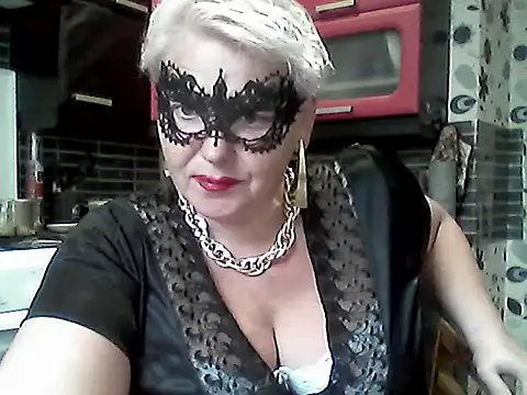 Snapshot of Lisa_Suzie chatting on 05-29-26, 05:35 Lisa Suzie online show from 05-29-26, 05:35