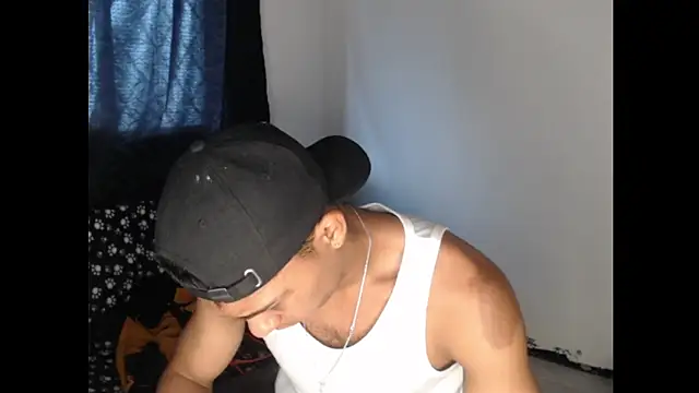 Snapshot of maximo_vega_newv chatting on 12-15-24, 02:48 maximo vega newv online show from 12-15-24, 02:48