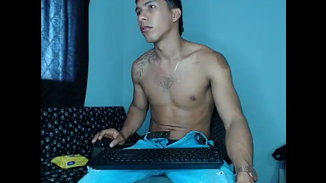 Snapshot of maximo_vega_newv chatting on 12-13-24, 03:21 maximo vega newv online show from 12-13-24, 03:21