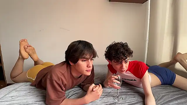 Snapshot of mapleg chatting on 11-29-25, 07:36 mapleg online show from 11-29-25, 07:36