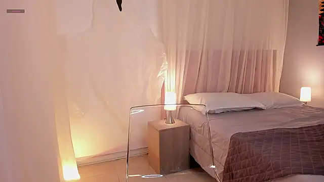 Lia Sweett  online show from 10-24-25, 03:22