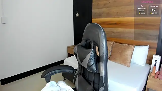 stephanya  online show from 10-13-25, 07:26