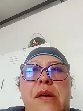 Darly Gomez online show from 02-18-25, 03:31