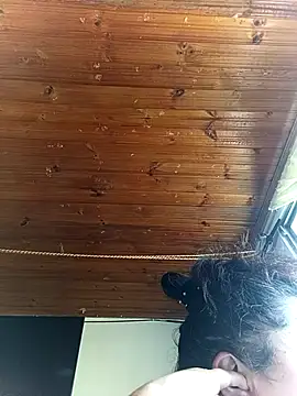 Darly Gomez online show from 10-31-25, 02:46