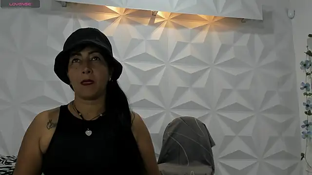 CHantal 33 online show from 01-21-25, 09:04