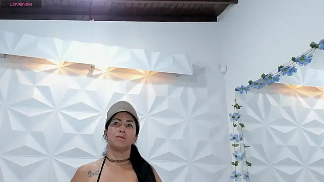 CHantal 33 online show from 01-04-25, 07:34