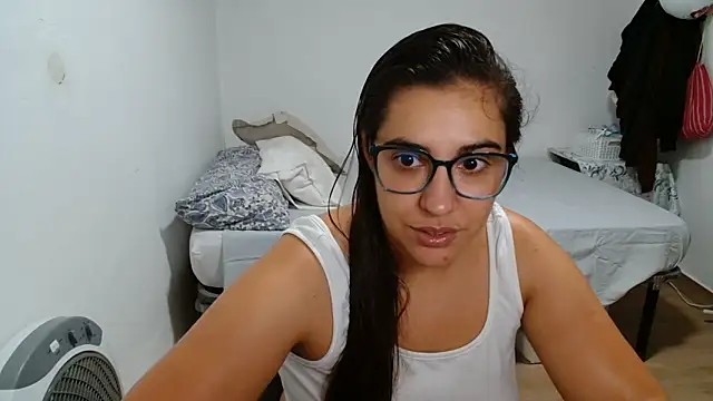 Snapshot of Ursumi1 chatting on 06-22-26, 10:07 Ursumi1 online show from 06-22-26, 10:07