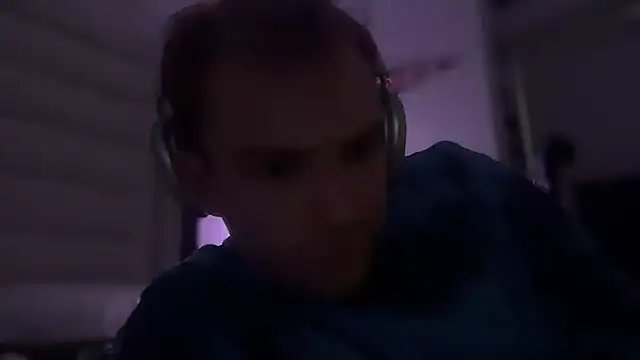 Snapshot of 69woodinson chatting on 12-19-25, 12:29 69woodinson online show from 12-19-25, 12:29