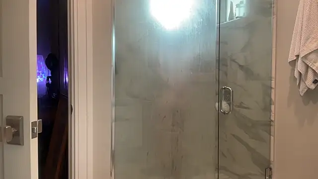 Snapshot of 69woodinson chatting on 12-21-25, 02:19 69woodinson online show from 12-21-25, 02:19