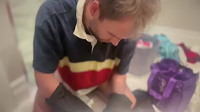 Snapshot of 69woodinson chatting on 11-19-25, 08:47 69woodinson online show from 11-19-25, 08:47