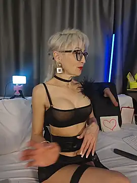 Snapshot of Milforja chatting on 05-18-26, 05:18 Milforja online show from 05-18-26, 05:18