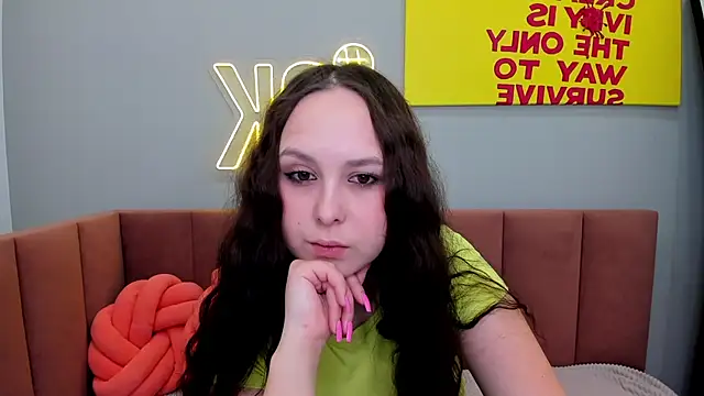 BeatriceReeves online show from 06-06-26, 01:11