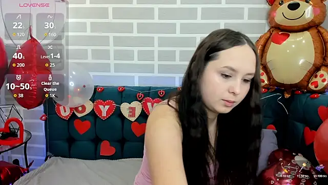 Snapshot of BeatriceReeves chatting on 02-08-26, 01:03 BeatriceReeves online show from 02-08-26, 01:03