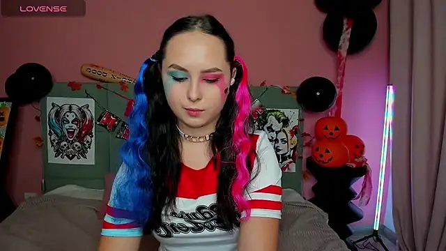 BeatriceReeves online show from 10-30-25, 01:15