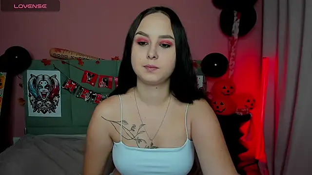 BeatriceReeves online show from 10-27-25, 01:06