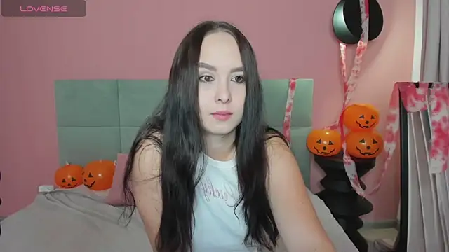 BeatriceReeves online show from 10-17-25, 01:20