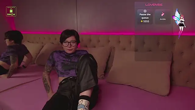 Ishtar Divine online show from 10-25-25, 04:55