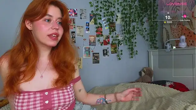 Snapshot of Penny_Staaar chatting on 06-11-26, 05:37 Penny Staaar online show from 06-11-26, 05:37