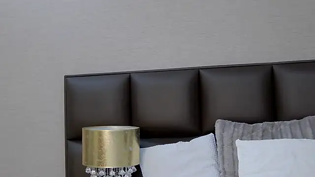 Snapshot of FoxyJoy chatting on 10-24-25, 07:35 FoxyJoy online show from 10-24-25, 07:35