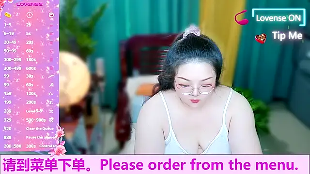 Snapshot of Weiwei5200 chatting on 10-10-25, 10:27 Weiwei5200 online show from 10-10-25, 10:27
