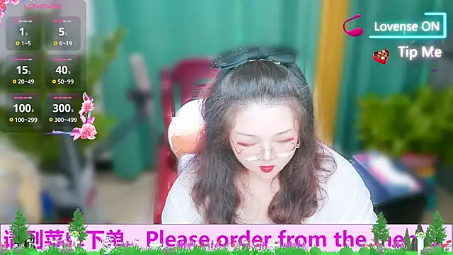 Snapshot of Weiwei5200 chatting on 10-15-25, 10:12 Weiwei5200 online show from 10-15-25, 10:12