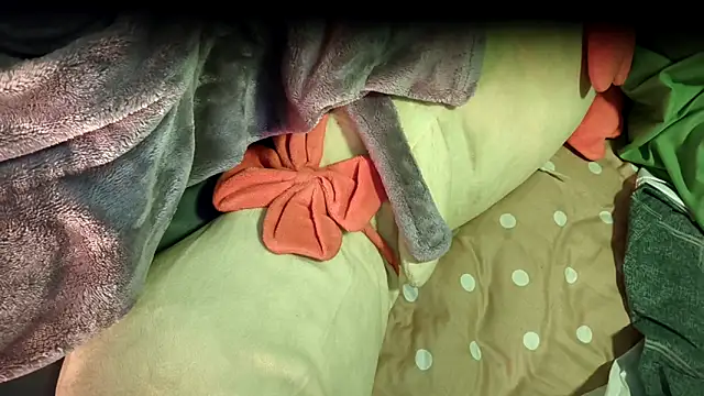 Weiwei5200 online show from 11-24-25, 01:22