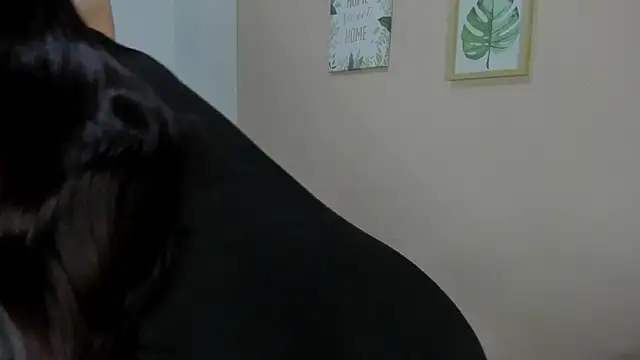 Snapshot of Eily__ chatting on 05-19-26, 11:23 Eily online show from 05-19-26, 11:23