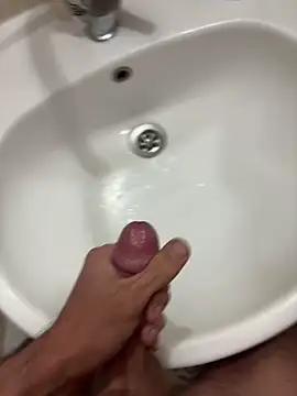 Snapshot of denizli18 chatting on 11-25-25, 07:25 denizli18 online show from 11-25-25, 07:25