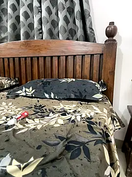 Snapshot of HoneyBearCpl chatting on 10-27-25, 03:57 HoneyBearCpl online show from 10-27-25, 03:57