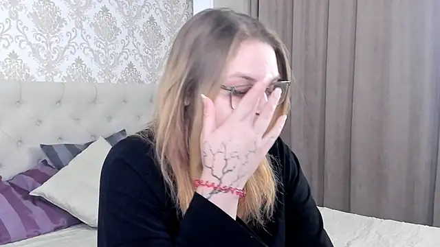 Snapshot of EngelCoombs chatting on 12-21-24, 06:00 EngelCoombs online show from 12-21-24, 06:00