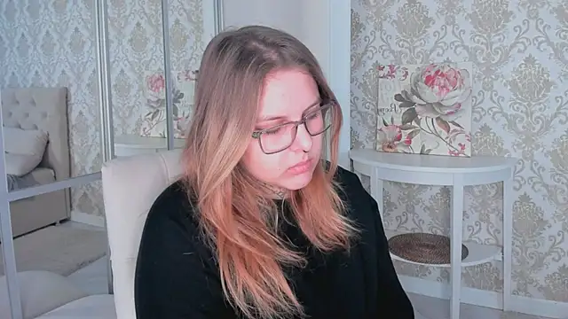 Snapshot of EngelCoombs chatting on 12-15-24, 06:15 EngelCoombs online show from 12-15-24, 06:15