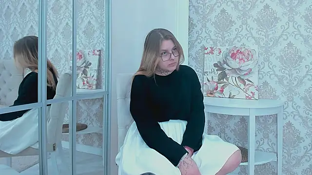 Snapshot of EngelCoombs chatting on 12-14-24, 05:47 EngelCoombs online show from 12-14-24, 05:47