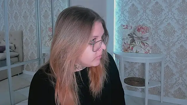 Snapshot of EngelCoombs chatting on 12-13-24, 06:27 EngelCoombs online show from 12-13-24, 06:27