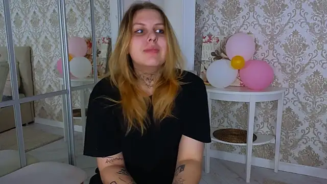 Snapshot of EngelCoombs chatting on 12-11-24, 10:16 EngelCoombs online show from 12-11-24, 10:16